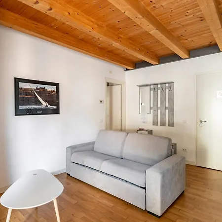 Daire Guesthost - Piazza Mazzini Bright *