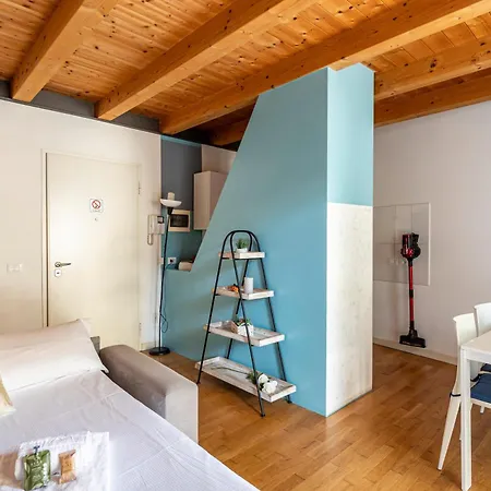 Guesthost - Piazza Mazzini Bright Appartement