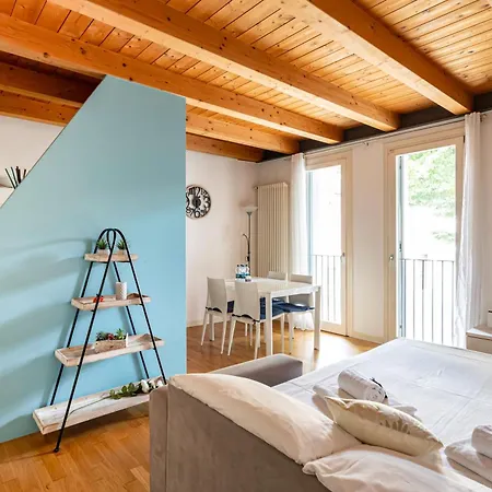 Guesthost - Piazza Mazzini Bright Appartement