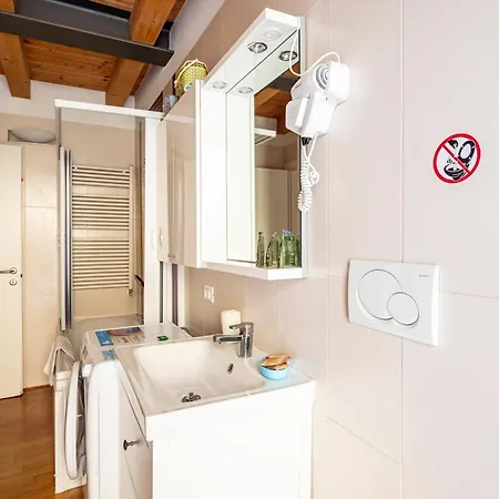 Guesthost - Piazza Mazzini Bright Appartement *