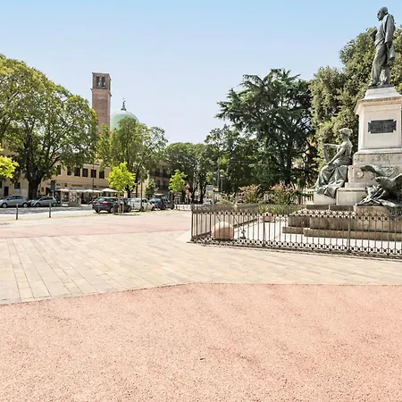 Guesthost - Piazza Mazzini Bright Appartement