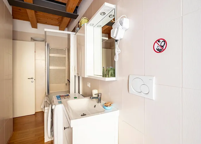 Guesthost - Piazza Mazzini Bright Apartmán *