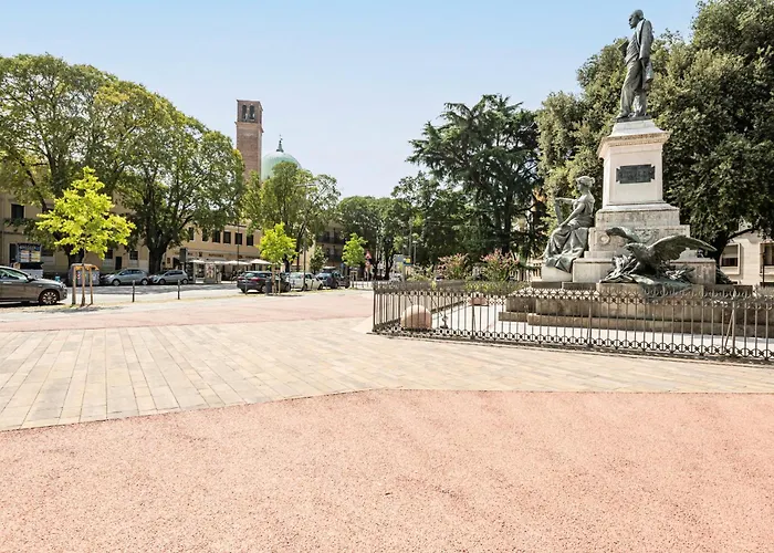 Guesthost - Piazza Mazzini Bright Apartmán